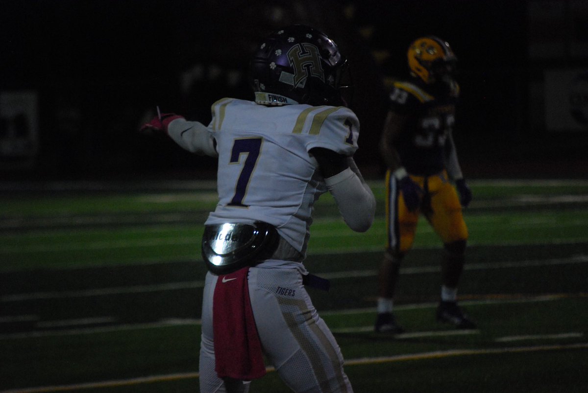 Alavan504's tweet photo. Gpa 3.0
Act 16
height 5’10
weight 165
#Uncommitted Looking for a home🙏🏾

https://t.co/lUfoDXqXTR https://t.co/3nmdJ8fmWw