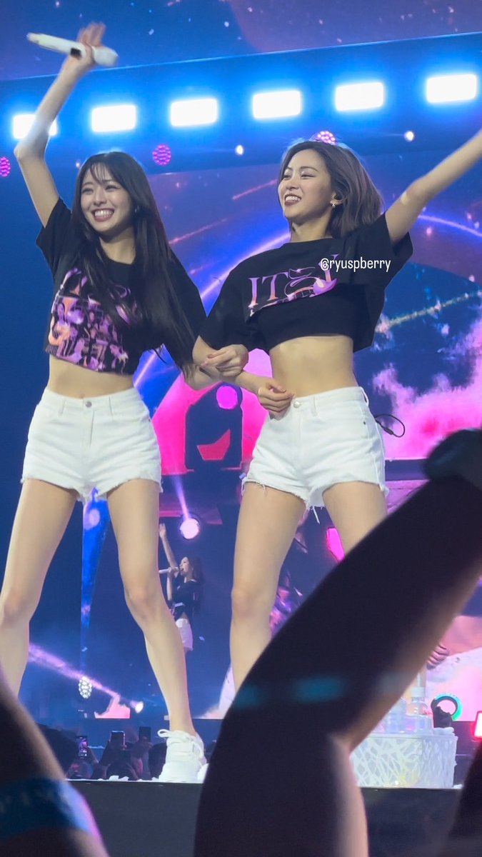 ryuspberry's tweet photo. Ang saya ng 2Shin  🥹During Con Kotang kota ako kay Yuna Bibi
#ITZY_CHECKMATE_MANILA 
#ITZY_WORLD_TOUR https://t.co/1q4OS9gy3n