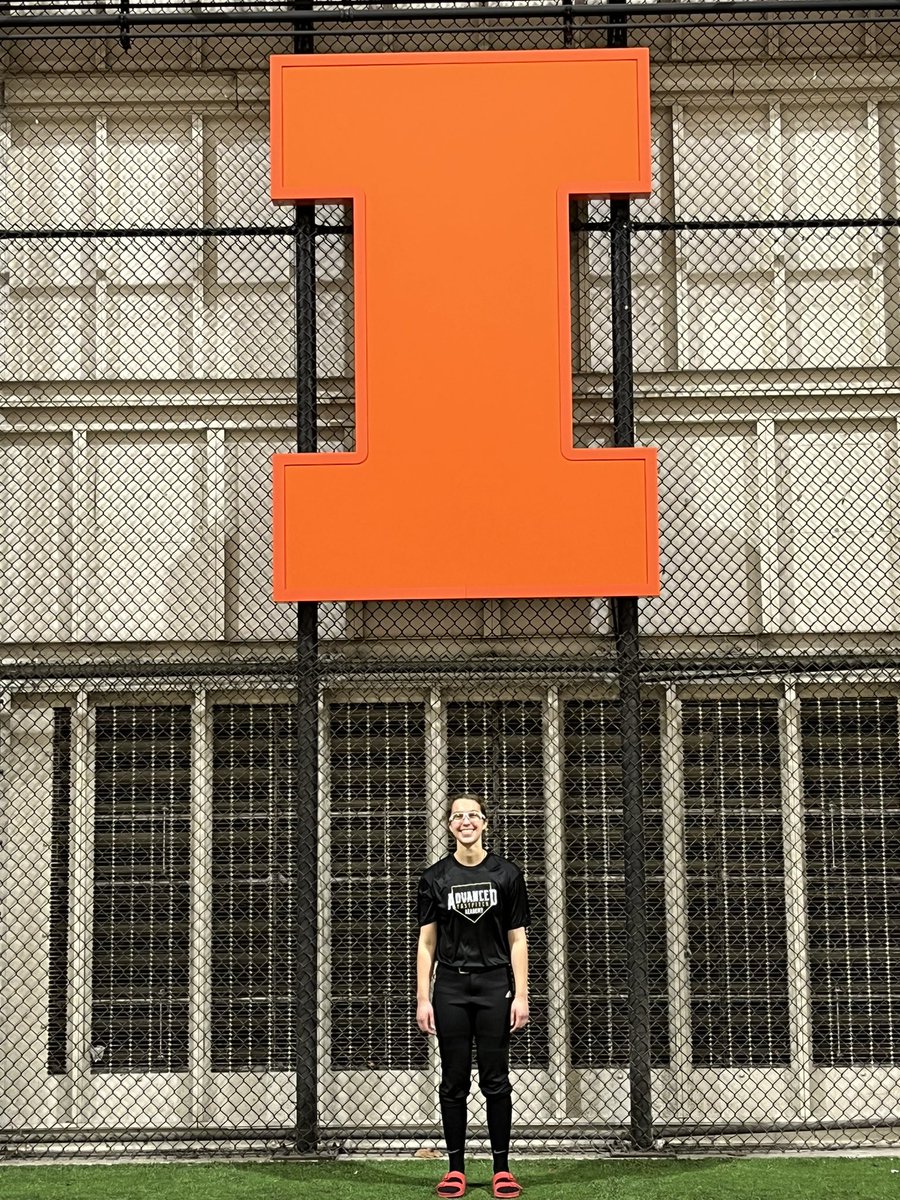 Had a great time at today’s <a href="/IlliniSB/">Illinois Softball</a> camp! Thanks to @Ltrout07, <a href="/TyraPerry13/">Tyra Perry</a> (especially for some good outfield advice), and all the student-athletes who helped out for making this a great day!
<a href="/AFA18Dickerson/">AFA 18 Dickerson</a> <a href="/rachelhouck/">Rachel Houck</a> <a href="/kailee_powelll/">kailee</a> <a href="/yazzynazz_33/">Yazzy Avila</a>