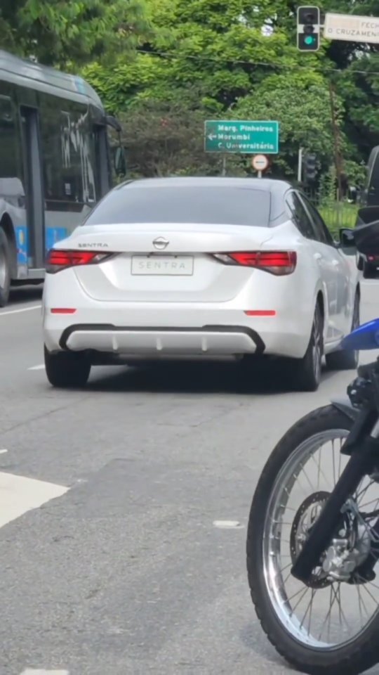 carroesportebr's tweet photo. Nissan Sentra 2024

Sem vergonha alguma,  nova geração do Sentra foi flagrada pelo @proflucastorres (ligue o áudio)
Sedãs chega em breve no mercado!

#carroesporteclube.com.br #nissansentra #sentra2024 #carroec_nissan https://t.co/1bYZsNnqHx https://t.co/zpQULH6iWF