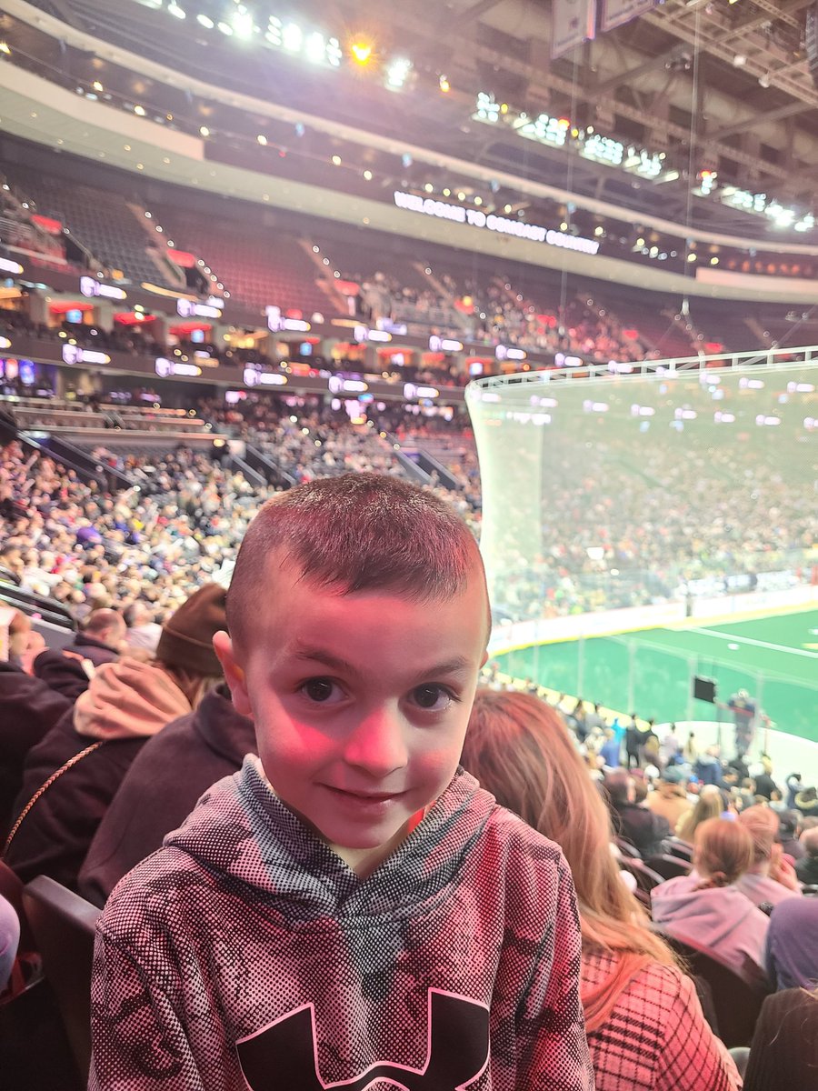 KAcq430's tweet photo. #AnthonyMichael at the @NLLwings #wingsfancam https://t.co/WgR83Ef8YS
