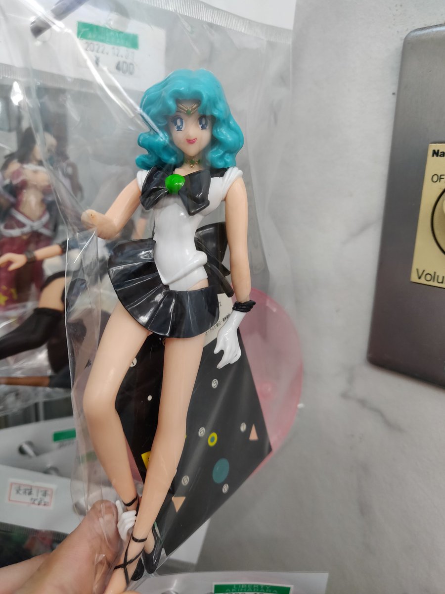 You'll probably be surprised to know that this is NOT a bootleg. 😱

It comes from a plastic model series that you're meant to assemble and paint