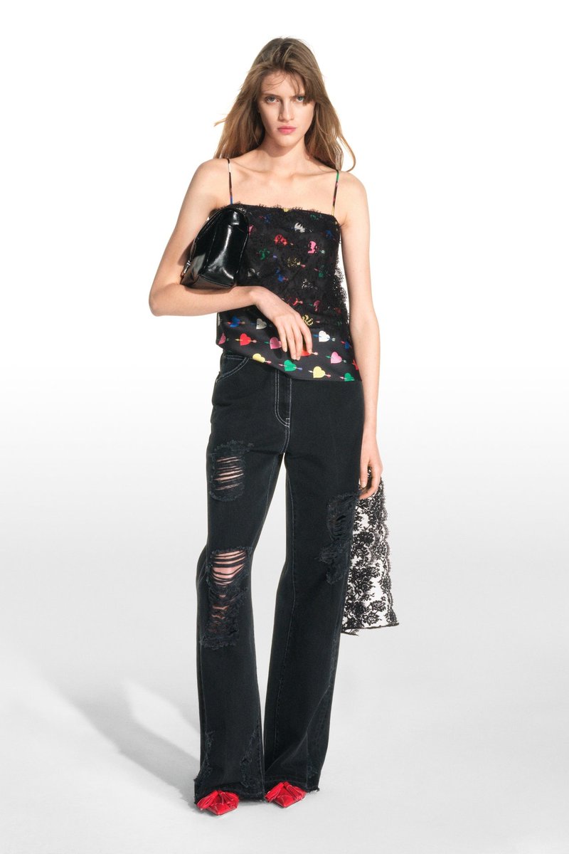 kendam_com's tweet image. MSGM Pre-Fall 2023 collection lookbook (39 outfits) kendam.com/news/lookbooks… 

#MSGM #PreFall2023 #Lookbooks #Fashion #Kendam