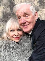 Happy 87th birthday to #RichardFranklin who played #CaptainMikeYates of #UNIT in #DoctorWho during the 3rd Doctor (#JonPertwee era)

@PlanetFranklin reprised the role for #TheFiveDoctors and the 30th-anniversary adventure #DimensionsInTime 

@ManningOfficial
