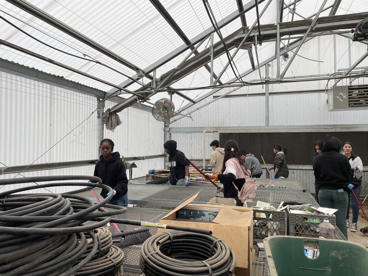 Awesome job to our members who helped cleaned the greenhouse today!!  More information will be announced in your ag classes about joining the Greenhouse Co-Op!! 🌱🪴