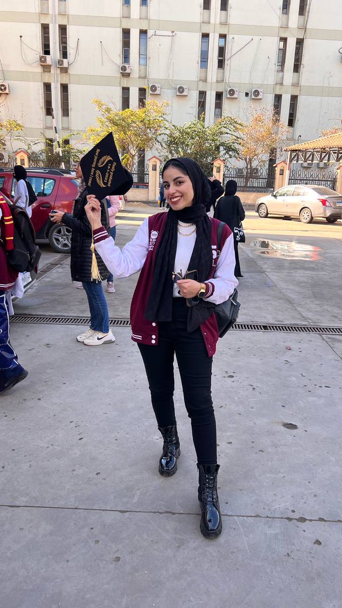 KhashabaAbeer1's tweet photo. اللهم لك الحمد كما ينبغي لجلال وجهك وعظيم سلطانك ❤️❤️❤️❤️❤️❤️❤️
خلصت ست سنين ونص طب ♥️🎓🎓
#٥٥عالاسفلت
#55MU https://t.co/r3o3fqiBAL
