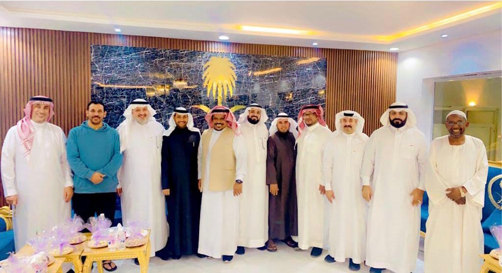 alwafe1437's tweet photo. لاتدوم الصداقةوالتواصل إلاعندمايكون الحب في الله تجسدت في أخوةلناجمعتنابهم الغربةفكانوابمثابةالروح في الجسد
نفخربهم وبصداقتهم وتواصلهم الدائم
تكبدواعناالسفروالطريق من الشمال إلى ا��جنوب ومن الشرق إلى الغرب لالشيئ دنيوي أو مصالح زائلةبل شوقاللقاء الوفاء والحب

أحبة كراتشي إلى الأبد https://t.co/kd9DuNzpft