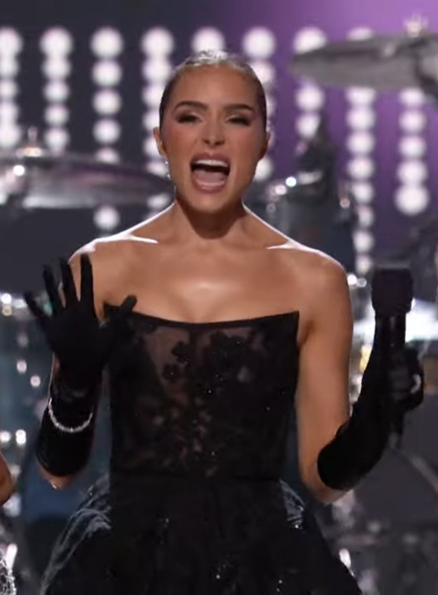 Senyora's tweet photo. Ate Olivia natin mukhang nag red bull na! #MissUniverse2023 https://t.co/oakLiIWG9H