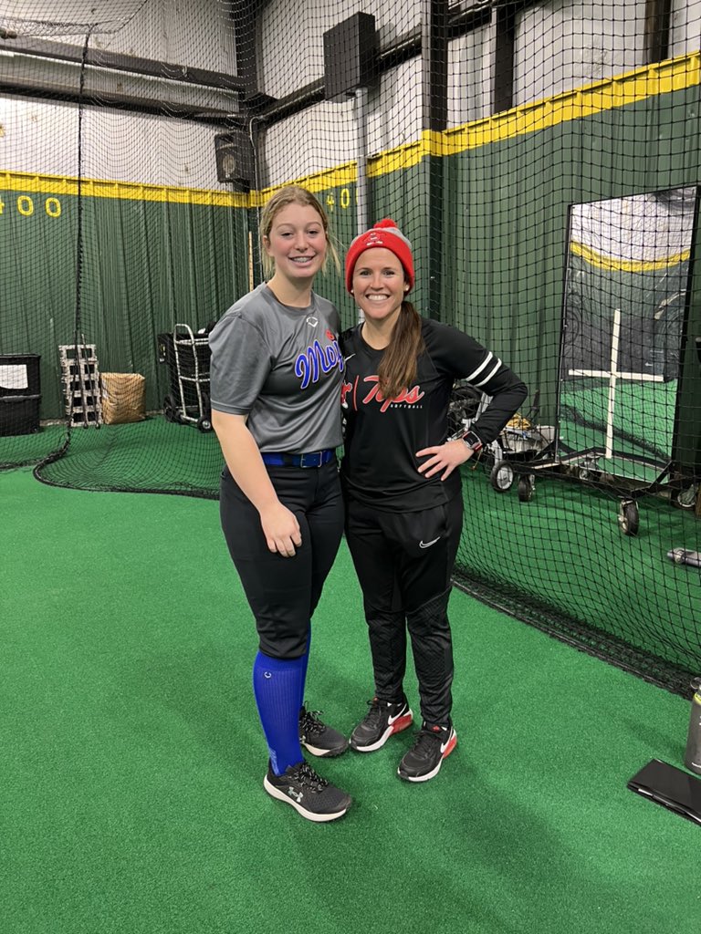 Had fun with <a href="/RyleighSapp/">Ryleigh sapp</a> at <a href="/WKUSoftball/">WKU Softball</a> ‘s pitching clinic. <a href="/Mojo_Lunsford/">Mojo 2023 Lunsford</a>