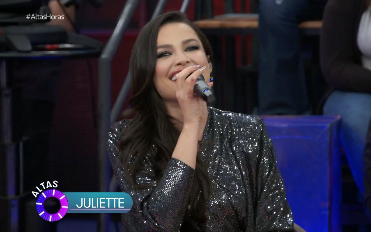 ZAMENZA's tweet photo. Juliette no Altas Horas linda e plena. #AltasHoras https://t.co/rObC6MioNW