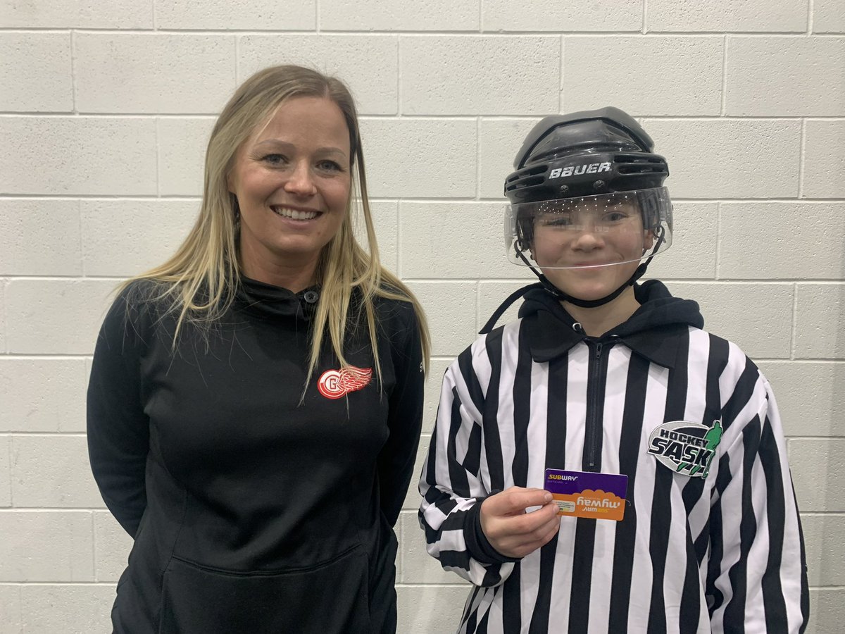 #ThanksStripes The Redwing Riot took a minute to thank the referees at our tournament today. We appreciate everything you do to help grow the game! @stoonredwings @SaskatoonMHA @hockeysask