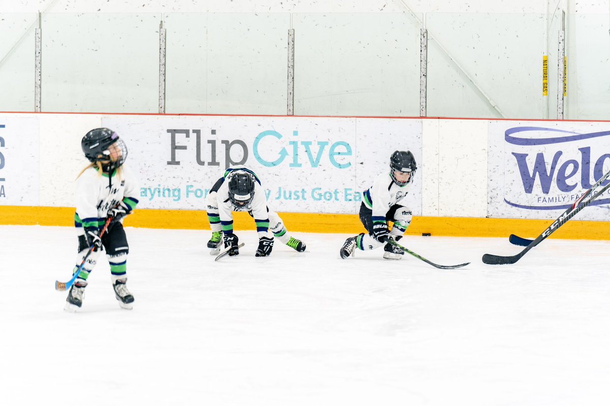 NorthVanMHA's tweet photo. It’s hard to beat a team who never gives up 💪🏽 #NVMHA 

#hockey #ice #vancouverhockey #hockeyskills #hockeytraining #hockeylife #welovehockey #skillsforlife #playerdevelopment #northvanMHA #icehockey #hockeyplayers #hockeygram #vancouver #northvan #northvanhockey #vancouvergames https://t.co/mI7BL6h41H