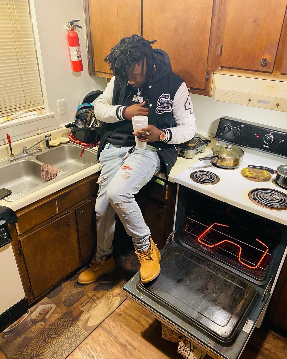 LiPete8's tweet photo. Ion Got No Time For That BS🙅🏾♂️ i Be Somewhere Handling Business 🏚️🐶🤯
#FreePhat
#FreeHector https://t.co/dNM5HaZbap