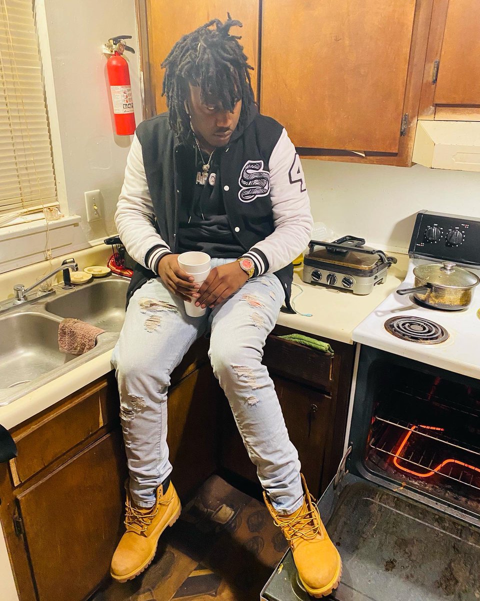 LiPete8's tweet photo. Ion Got No Time For That BS🙅🏾♂️ i Be Somewhere Handling Business 🏚️🐶🤯
#FreePhat
#FreeHector https://t.co/dNM5HaZbap