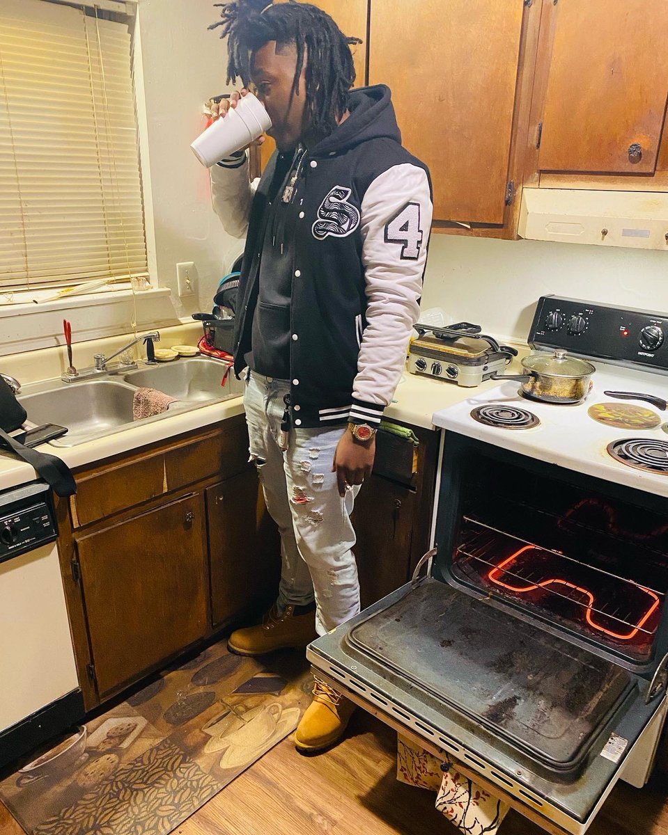 LiPete8's tweet photo. Ion Got No Time For That BS🙅🏾♂️ i Be Somewhere Handling Business 🏚️🐶🤯
#FreePhat
#FreeHector https://t.co/dNM5HaZbap