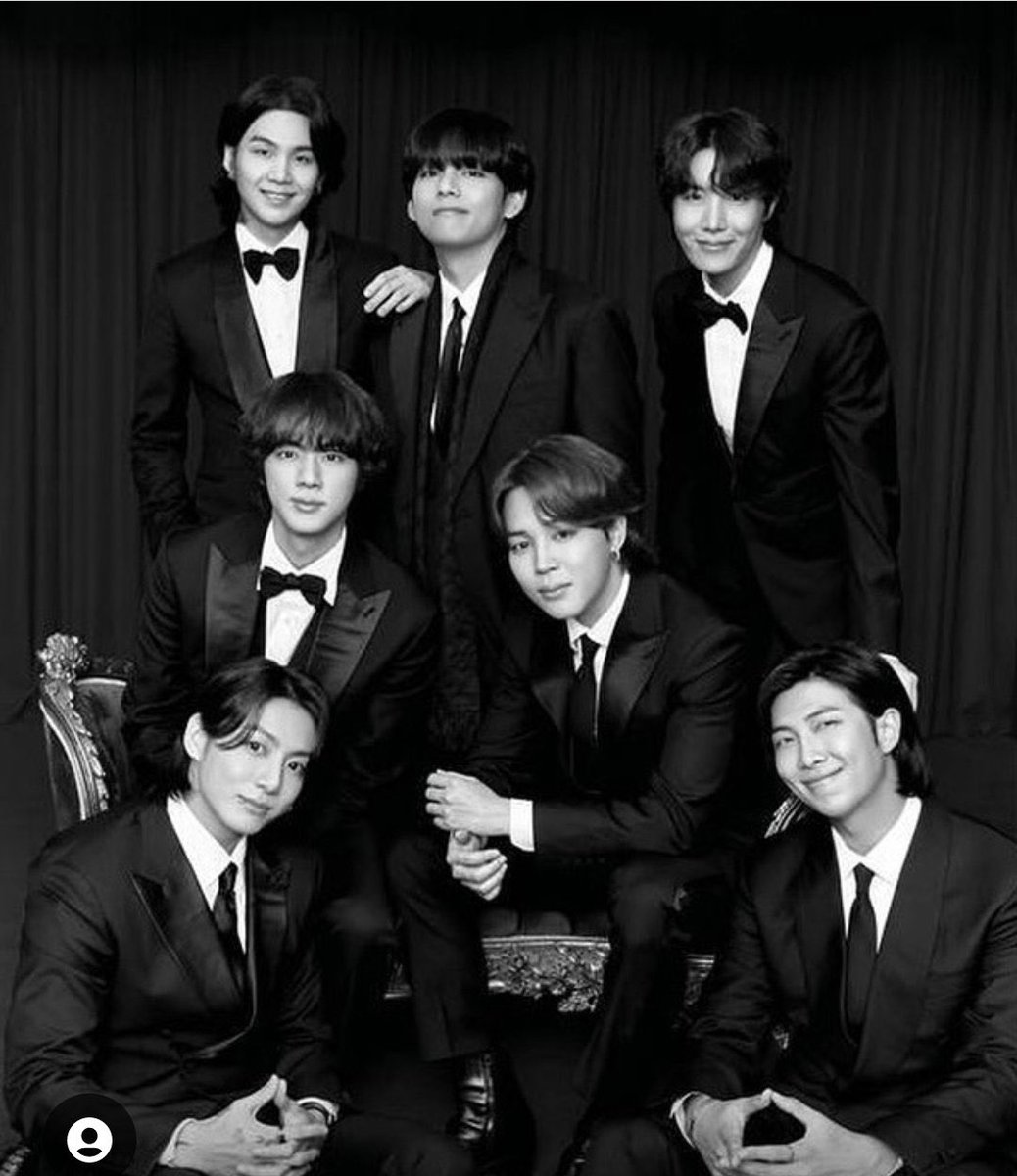 아직 초록이니까 살살 심어도 되겠찌..
vote #YetToCome for #BestMusicVideo at the #iHeartAwards