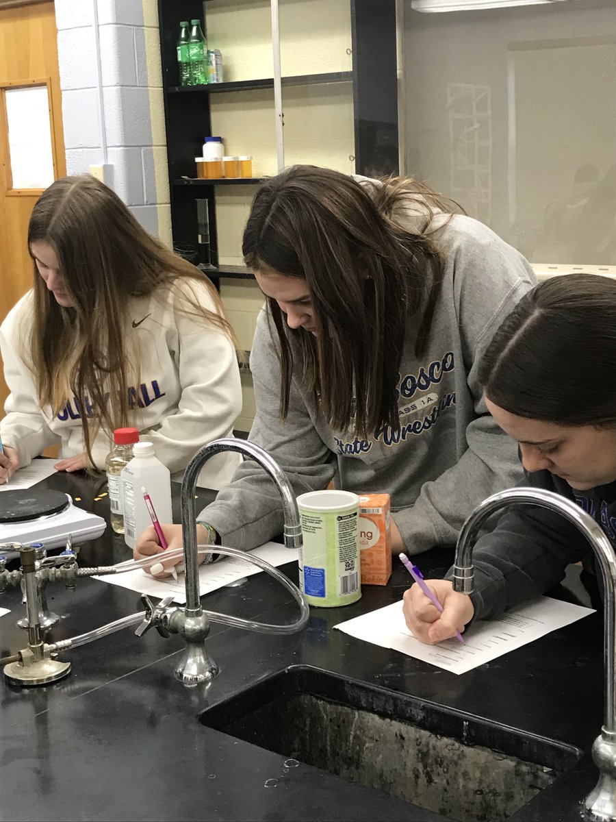 NicholsonTonya's tweet photo. Testing acids and bases. #pH #kyler #boscoscience https://t.co/yguxsFkXZ2