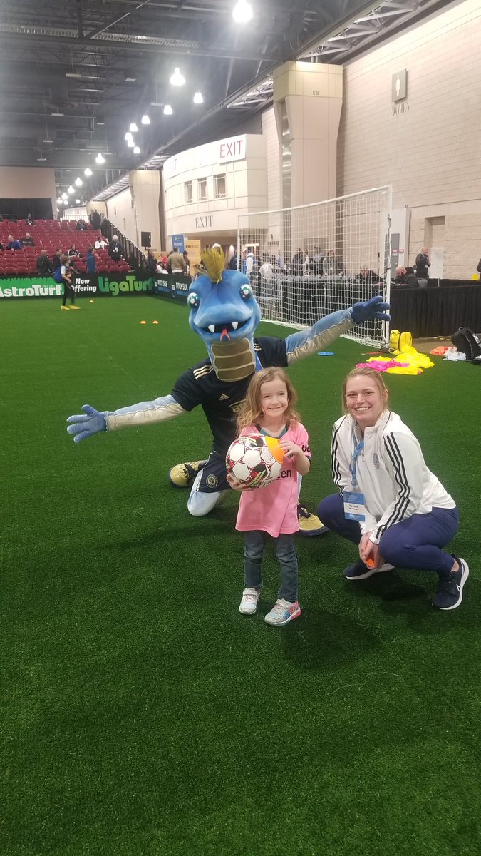 CoachFlowe's tweet photo. Allie having a blast with @payton_woodward #PHL23 @UnitedCoaches https://t.co/jgTKF6gpvw
