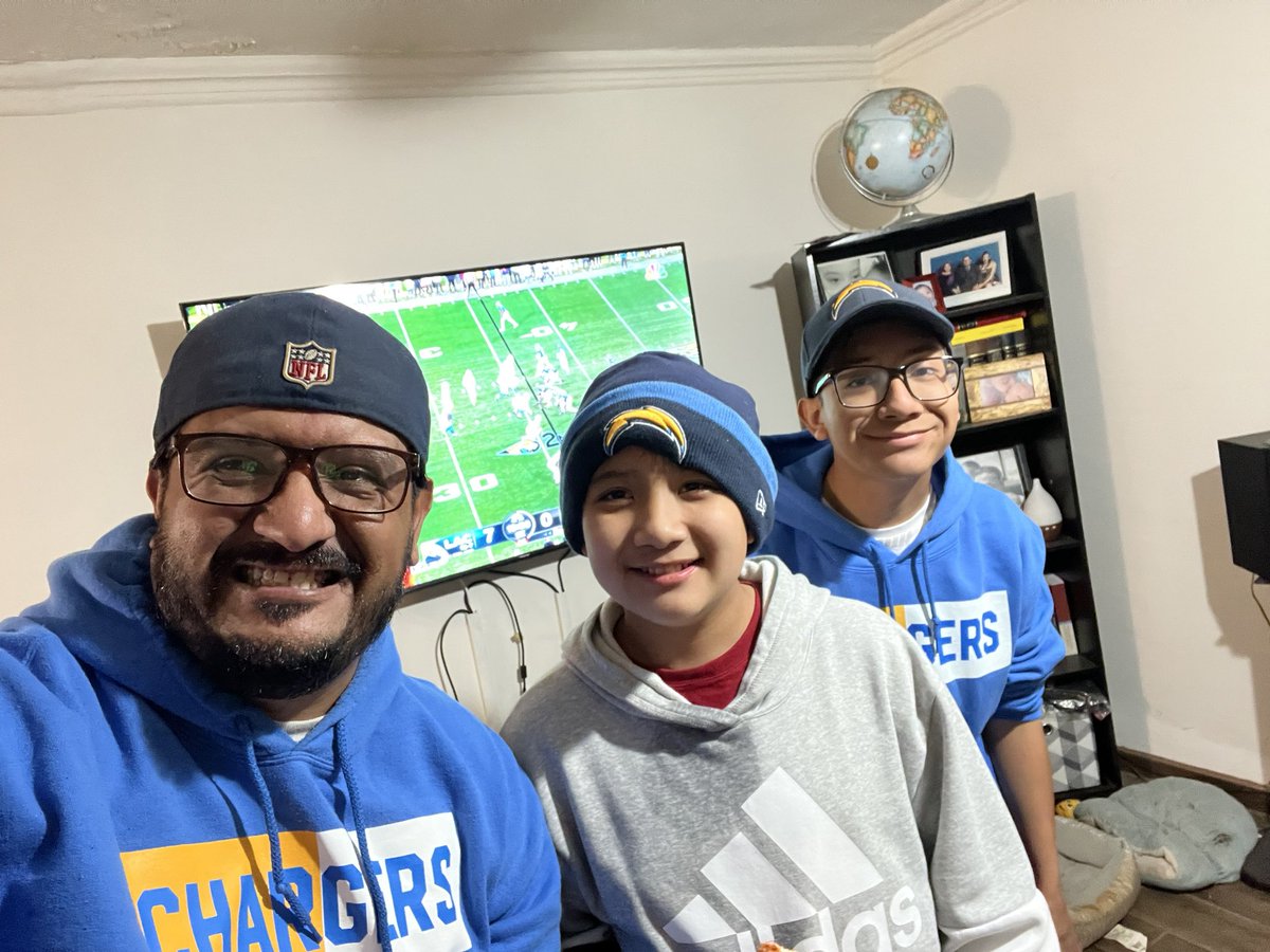 1979acevedo's tweet photo. Go Chargers  #WildCardEnTUDN https://t.co/4BjJAGu4xK
