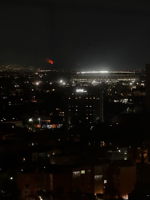 Eso rojo de fondo es el volc&aacute;n Xaltepec incendi&aacute;ndose, por si ten&iacute;an duda https://t.co/LvieXyajms<a href="/tag/christmas"class="tags"><span>#christmas</span></a><a href="/tag/nsfwxmascomp"class="tags"><span>#nsfwxmascomp</span></a>