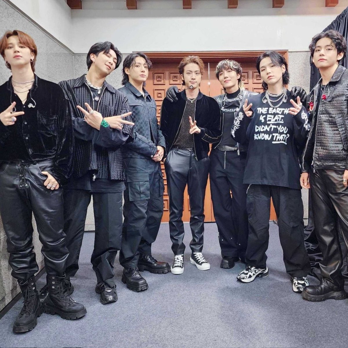 17 옛투컴 인 부산

I vote #YetToCome for #BestMusicVideo at the #iHeartAwards