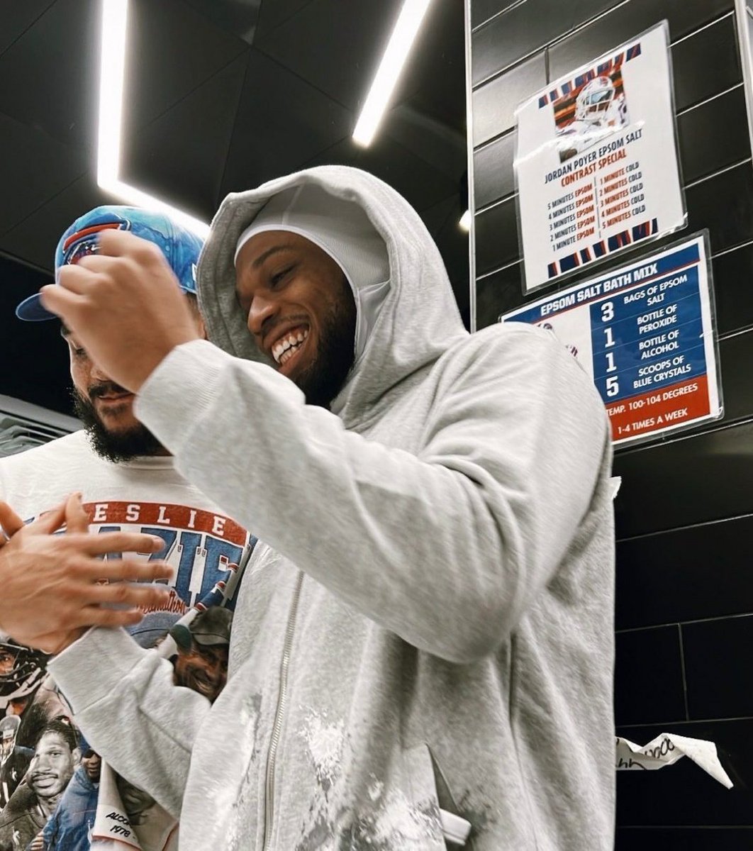 #DamarHamlin is hanging out at the bills locker room/training facility

#DamarHamlinStrong