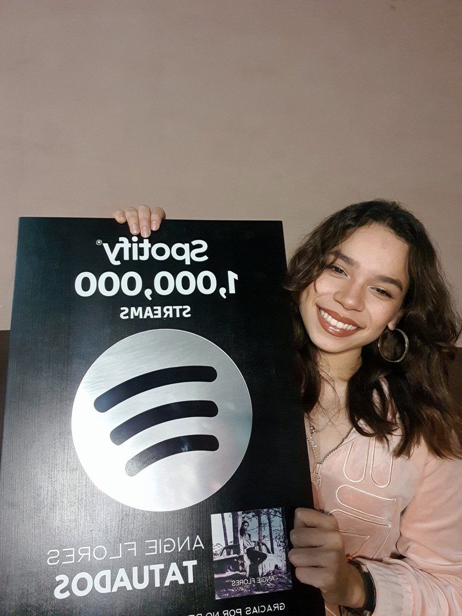 De verdad no tengo palabras para agradecerles por TODO... realmente ustedes se merecen esto y MÁS! Sé que esta es una de tantas bendiciones y sorpresas que vienen. Tengo un largo camino por recorrer, mucho por aprender y estoy muy agradecida✨️♾️💜💙🙏
#AngieLievers #Tatuados