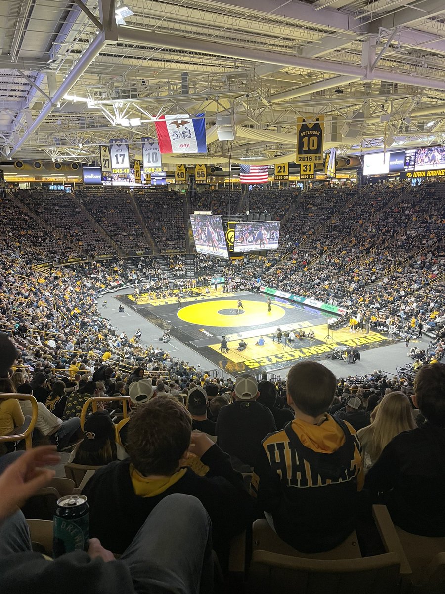 LMueller06's tweet photo. Enjoyed spending time with this group at the house that Gable built on the 300th home dual in the history of Carver. #GableGrip https://t.co/IDoiqQBgA7