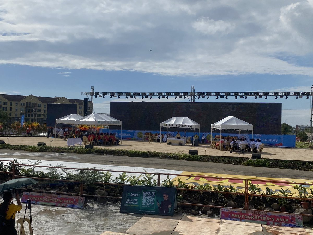 ABSCBN News on Twitter "Spectators of the Sinulog Festival 2023 are