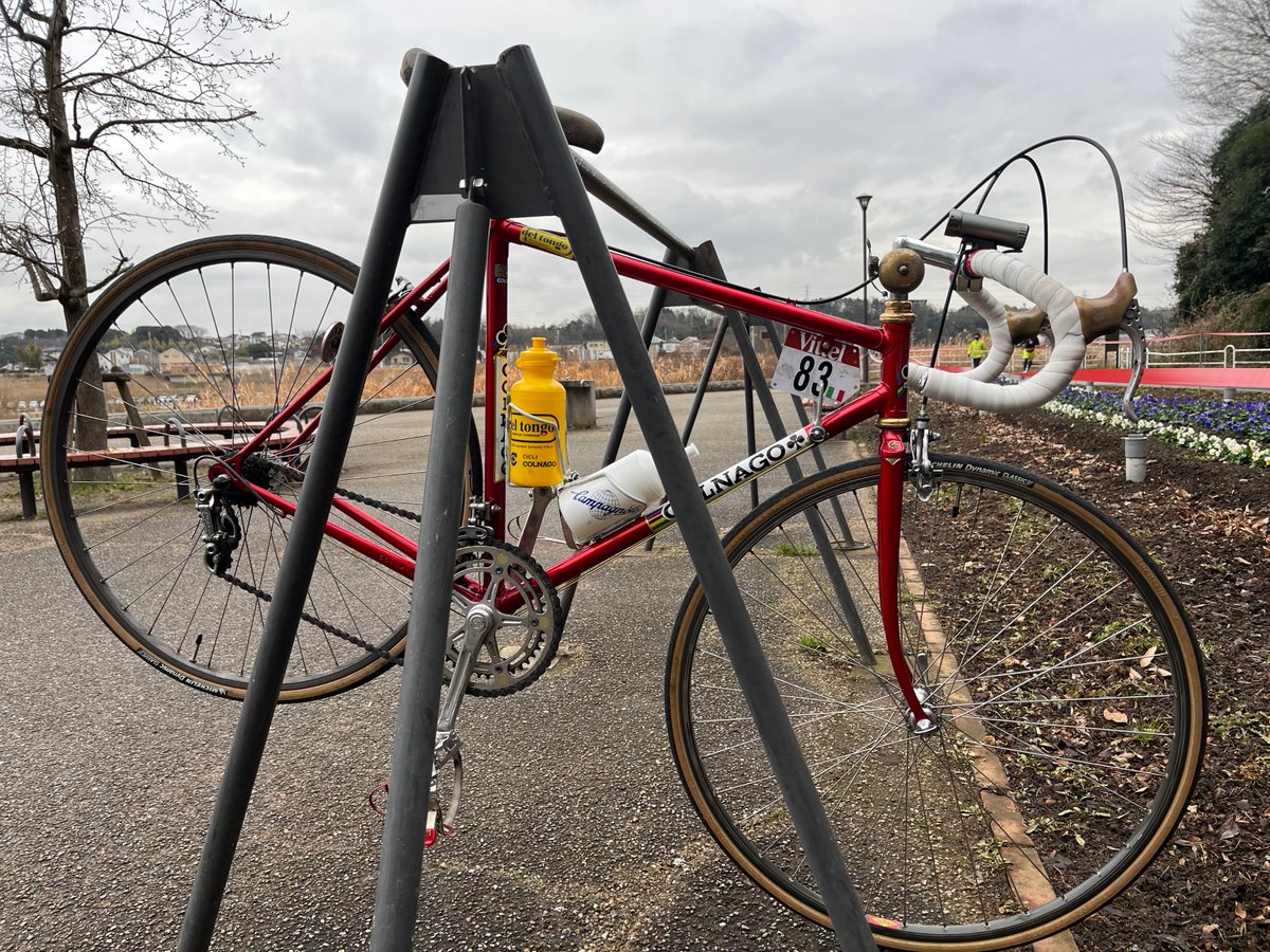 saburo_yao's tweet photo. 今日は夕方まで予定がないので、ちょっと自転車に乗ってきた。空模様が怪しいなと思って途中でやめて帰ったらウチに着いたところで降り出した。
とは言えドロだらけ。
#colnago #deltongo #yokohama #bicicletta https://t.co/rz93LeBHSG
