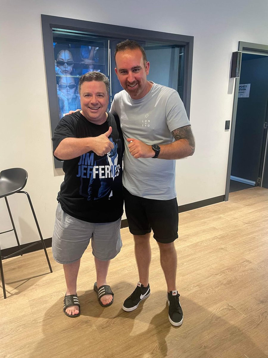 seanwillo1's tweet photo. @SEN_track @PfitznerMiles Thanks for having me in the studio boys, a photo with the great man! #legends #sentrack https://t.co/98Dpy3Lfv6