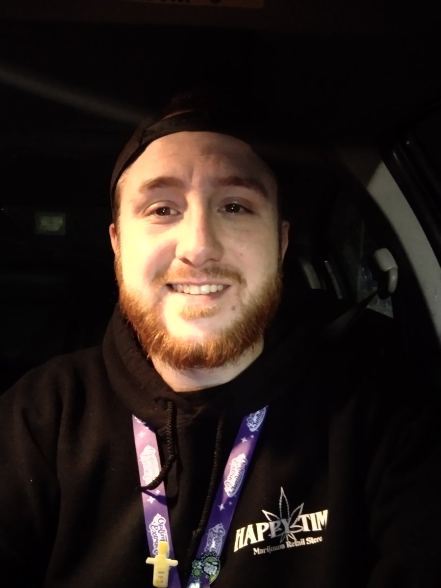 Dkacz05's tweet photo. It's always when I go to take a picture that I realize I have NO idea what I'm doing 😂 lighting? Where do I even look? The world may never know. #timeforwork #Mellowsecurity #Happytime https://t.co/aNqK6cfhCs
