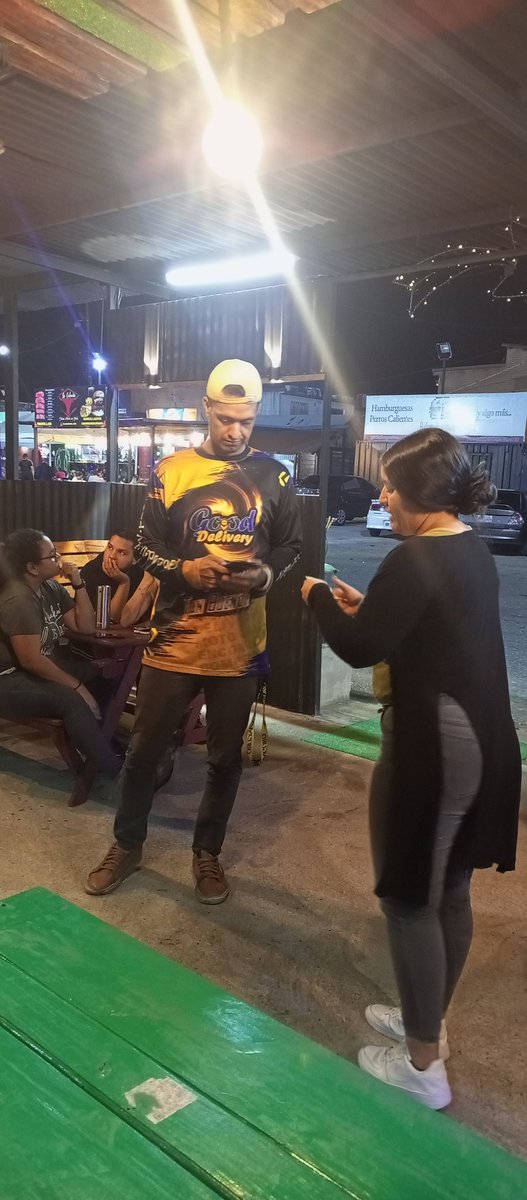 elcarloswars's tweet photo. Los amigos de #GoodDelivery empresa que presta servicio de entrega en #Wars286 panas que nos han apoyado full desde el inicio de nuestras operaciones! 🤟😎🤟 https://t.co/ZLIRgoTq9P