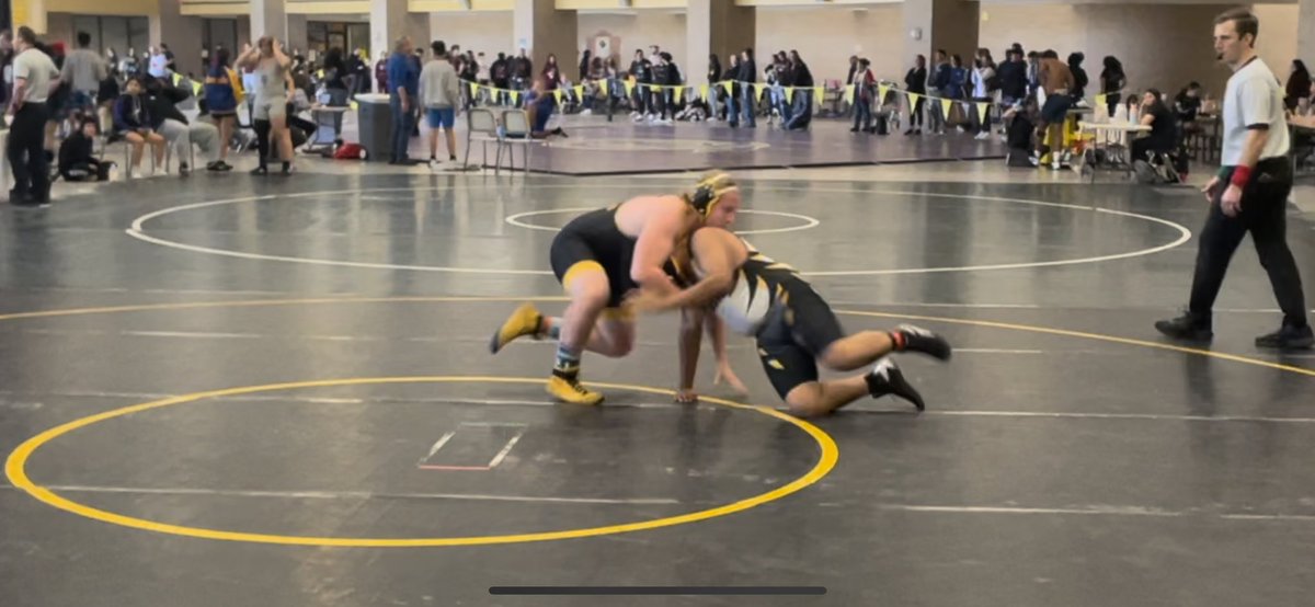 _GetOuttaDodge's tweet photo. Proud of @BrockDodge50 for leaving it all on the mat at the 2023 Gator Roll today! A few wins and a few losses. Lessons learned-Respect earned. On with the body count. @k_oakwrestling @CoachCondiff @Coach_BCarp #Bodycount #stackinbodies #FINISH https://t.co/MHWZrr4lyK
