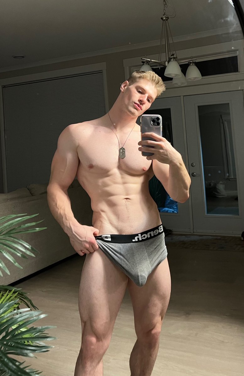 Bigpatdaddy69's tweet photo. Get on your knees 😩 https://t.co/FEw19eGIN0