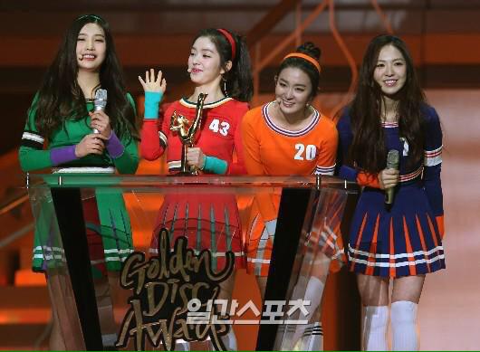 rvjoytrends's tweet photo. 150115 #JoyOnThisDay #JOY #조이 

8 years ago, #RedVelvet #레드벨벳 won Rookie of the Year (Album Division) at The 29th Golden Disc Awards! 💚 https://t.co/4EJBJBmRCN