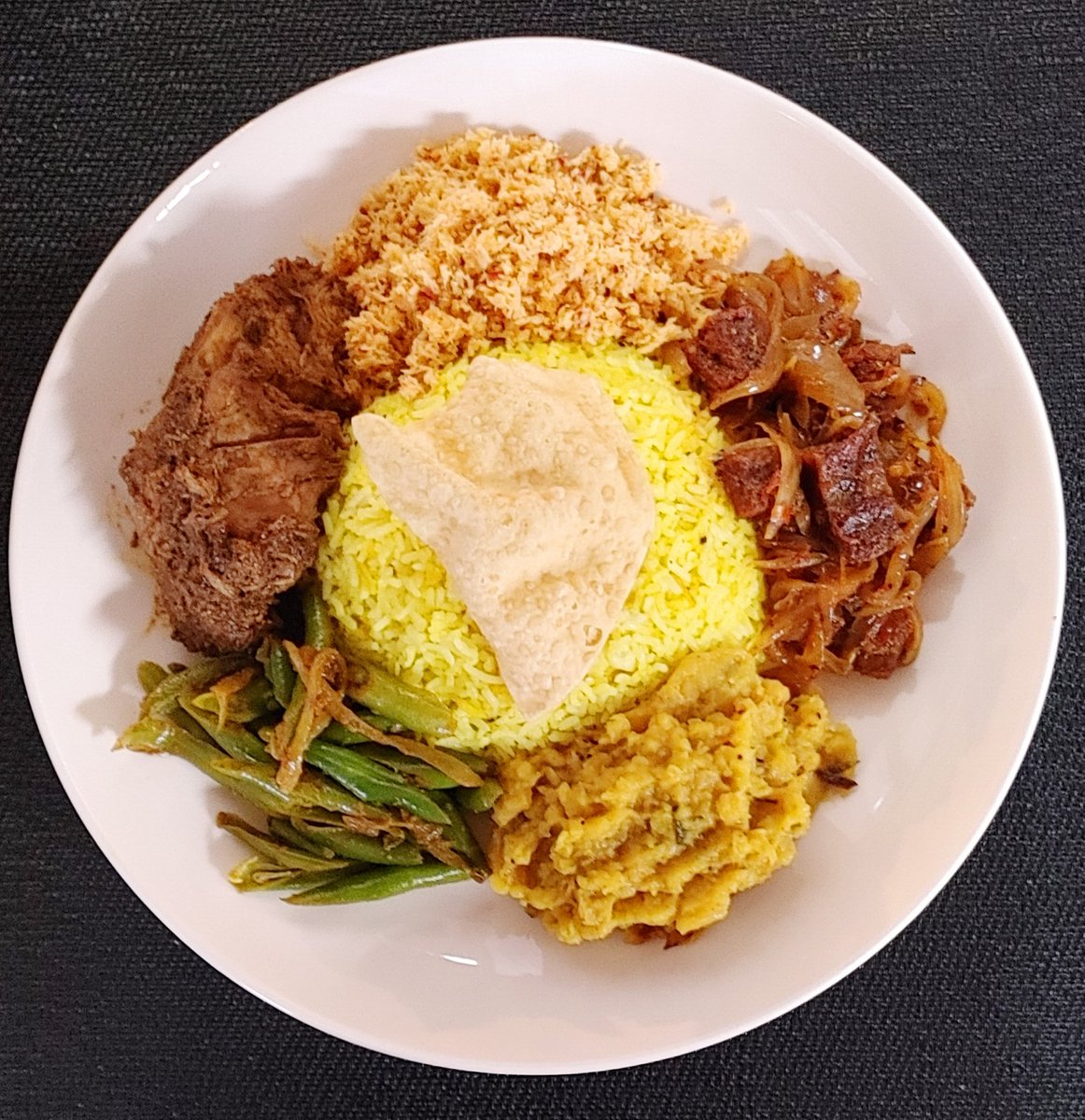 CSenuli's tweet photo. #Yellow rice https://t.co/80XH0orMHB