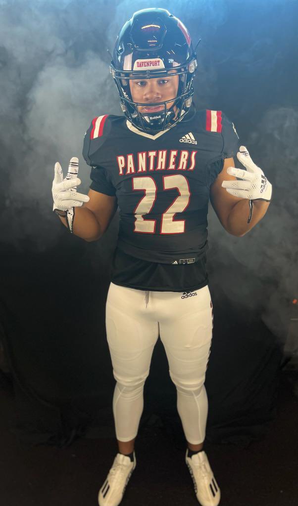 RalphyGolden24's tweet photo. After a great visit @DU_Football I’m blessed to have received a offer from the University of Davenport ❤️🖤@CoachWalkerDU4 @RisingStars6 @JermainCrowell @CoachStewardLBs @Drog_23 https://t.co/QqSglmoXmy