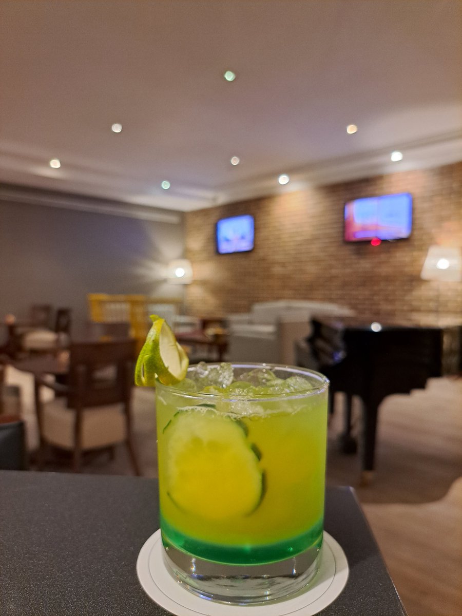 Disfrute de un rico coctel durante su estadía.

#JWmarriottCaracas