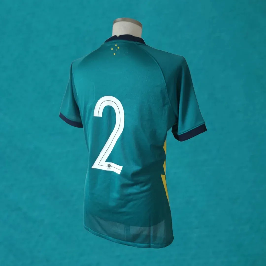 NEW ADDITION 🧵(New format) THE SHIRT: 2020-21 Away Shirt, specifically worn by various Australian youth teams. This particular shirt was worn by Callum Talbot on his Olyroos (U23) debut v Indonesia in 2021. (1/5)...