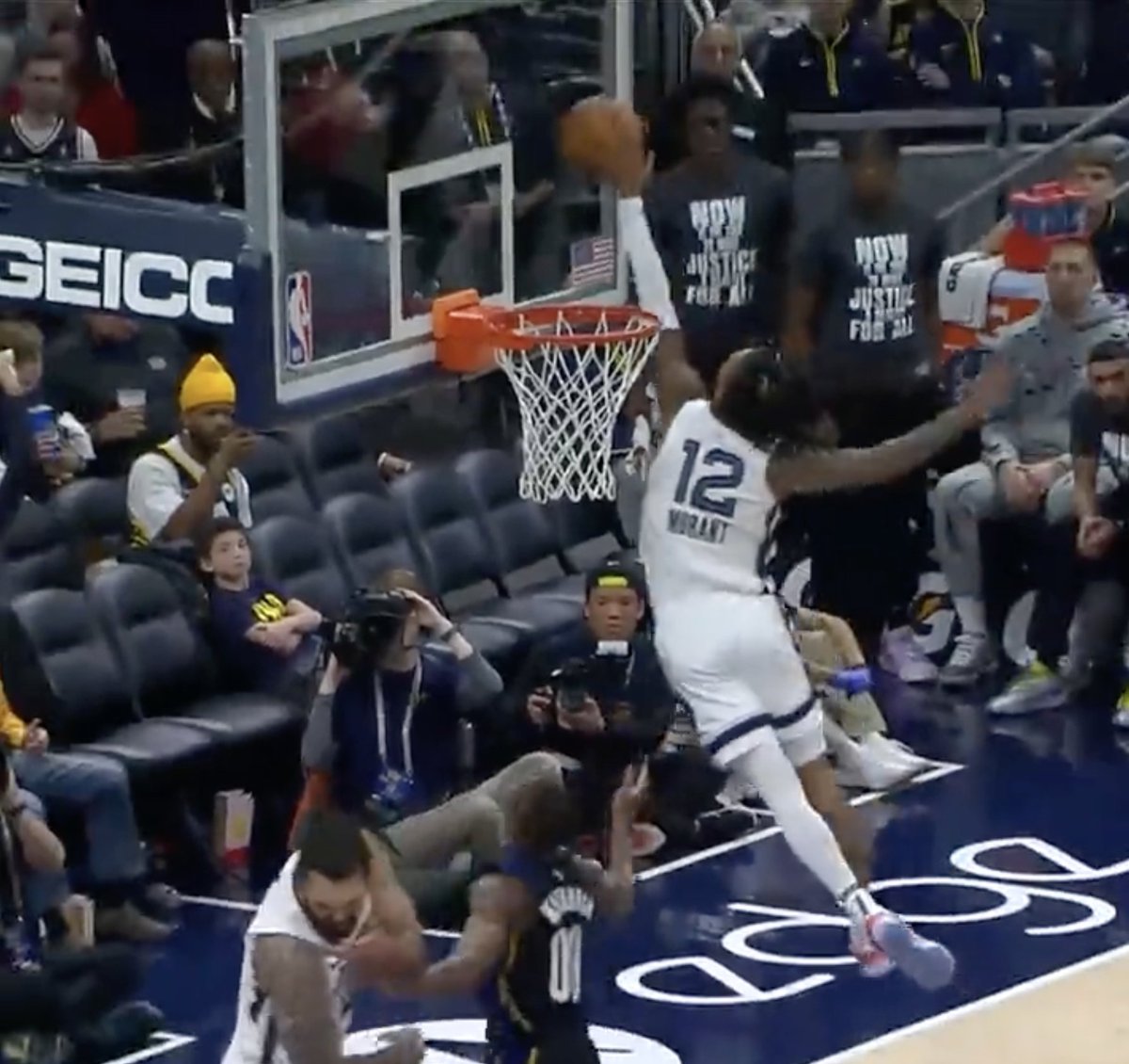 fastbreakbreak's tweet photo. from the same game. ja morant is legendary https://t.co/PwjjD8VTst