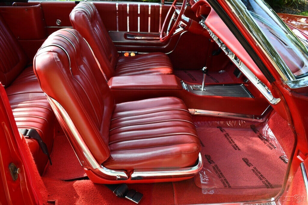 Mercomatic's tweet photo. 1963 #Ford #Galaxie500XL #Sunliner #Convertible; 390 cid, 4 bbl, 300 hp; 3-speed Cruise-o-Matic; Top trim level for the full-size 1963 Ford comprising external badging and a much more sumptuous interior with buckets, console, stick shift and chrome trim. https://t.co/Xl2DvtSsme