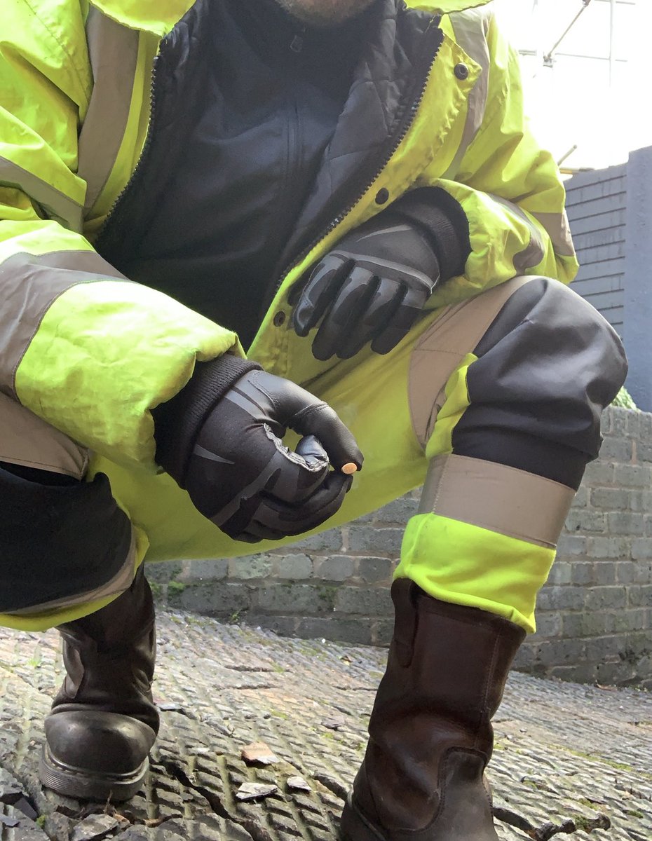 MasterScottUK's tweet photo. #ashtray #gag #jenningsgag #gaffatape #smoke #hiviz #workie #serve #worship #riggers #riggerboots https://t.co/6tBLfSSX7S