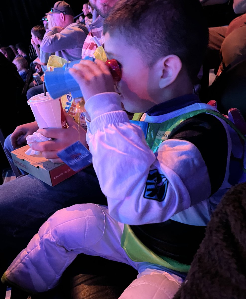 _worldprincess's tweet photo. #disneyonice https://t.co/96RcHzZZg2