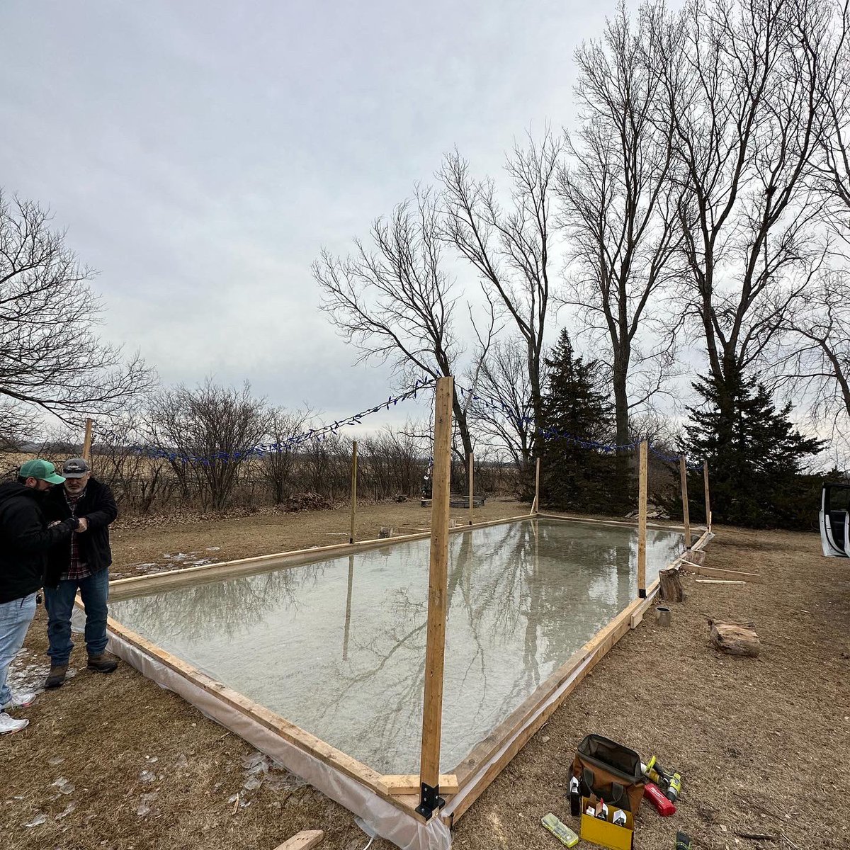 AlexEhly's tweet photo. Fun weekend project 🧊⛸️ #backyardicerink https://t.co/6UHJrzlAeu