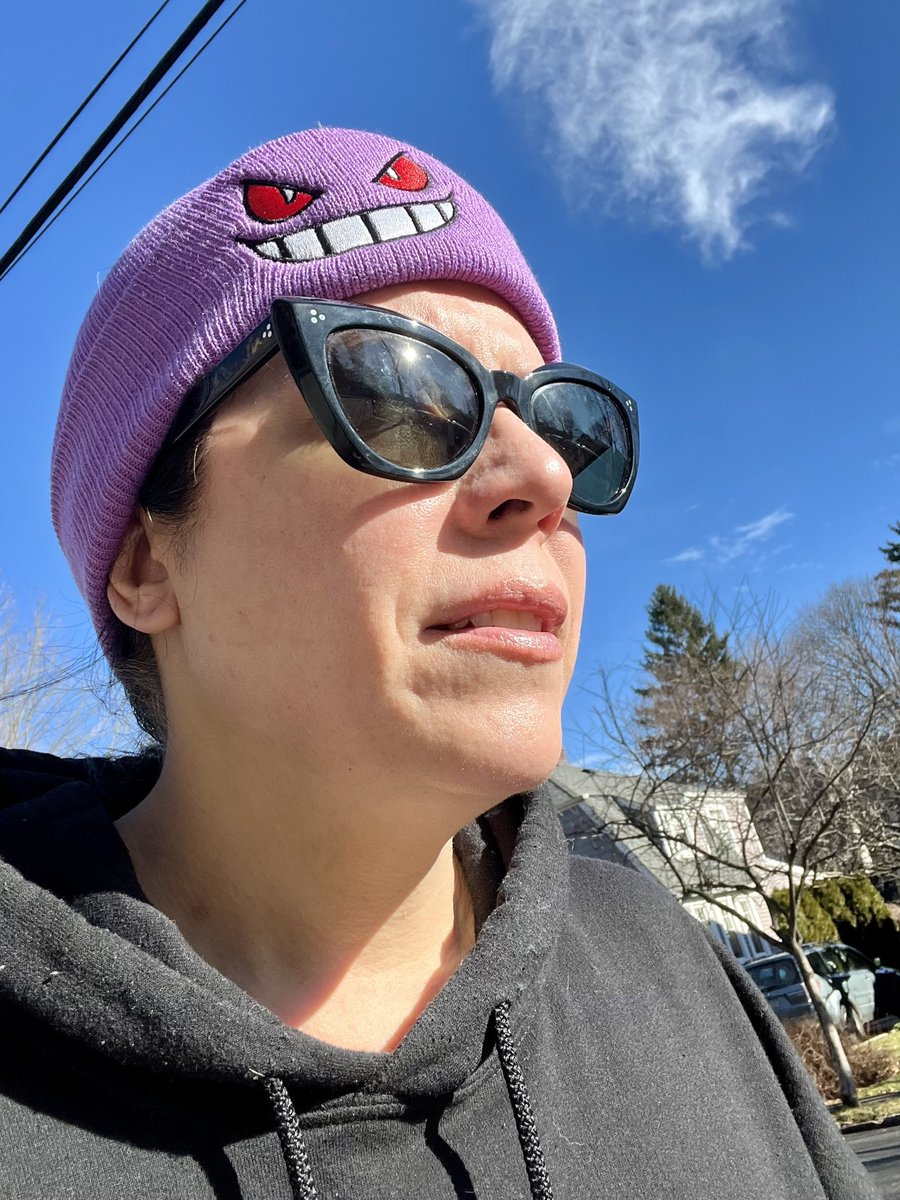 CosplayerMom's tweet image. First selfie of 2023 with my new favorite hat 💜#Pokemon #gengar #2023NewYear @PokemonGoApp