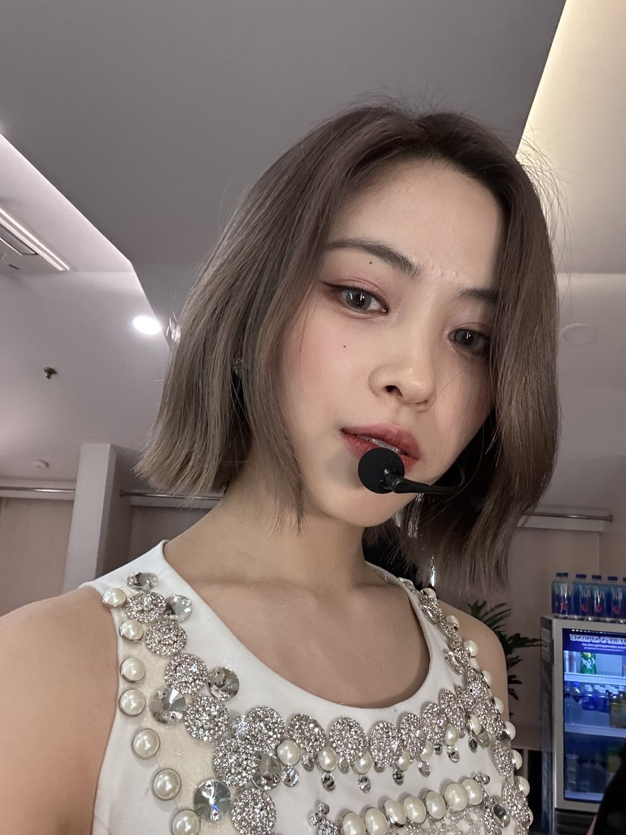 archiveryujin's tweet photo. itzy's shin ryujin is so beautiful https://t.co/aBBu28VNTX