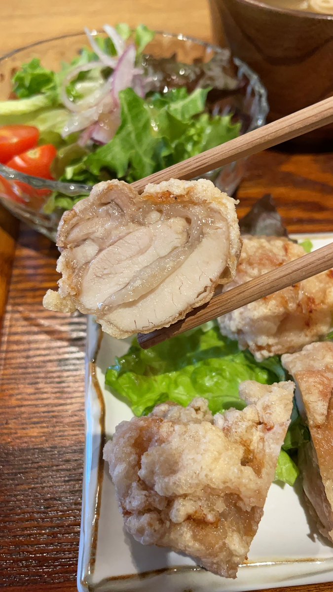 guruchangourmet's tweet photo. 【#andco 】

大阪・難波にある居酒屋さん。
道頓堀からやや離れた位置する隠れ家。
だし巻き・鯖の塩焼き・唐揚げとランチメニュー全て揃った定食は、ボリューム満点💯
特にだき巻き玉子は、絶品でした✨
炊き立てご飯もおかわり自由は、嬉しいです😆

詳細は、Instagramで！
https://t.co/ZcvFFsqkEZ https://t.co/yc8CYeupHU