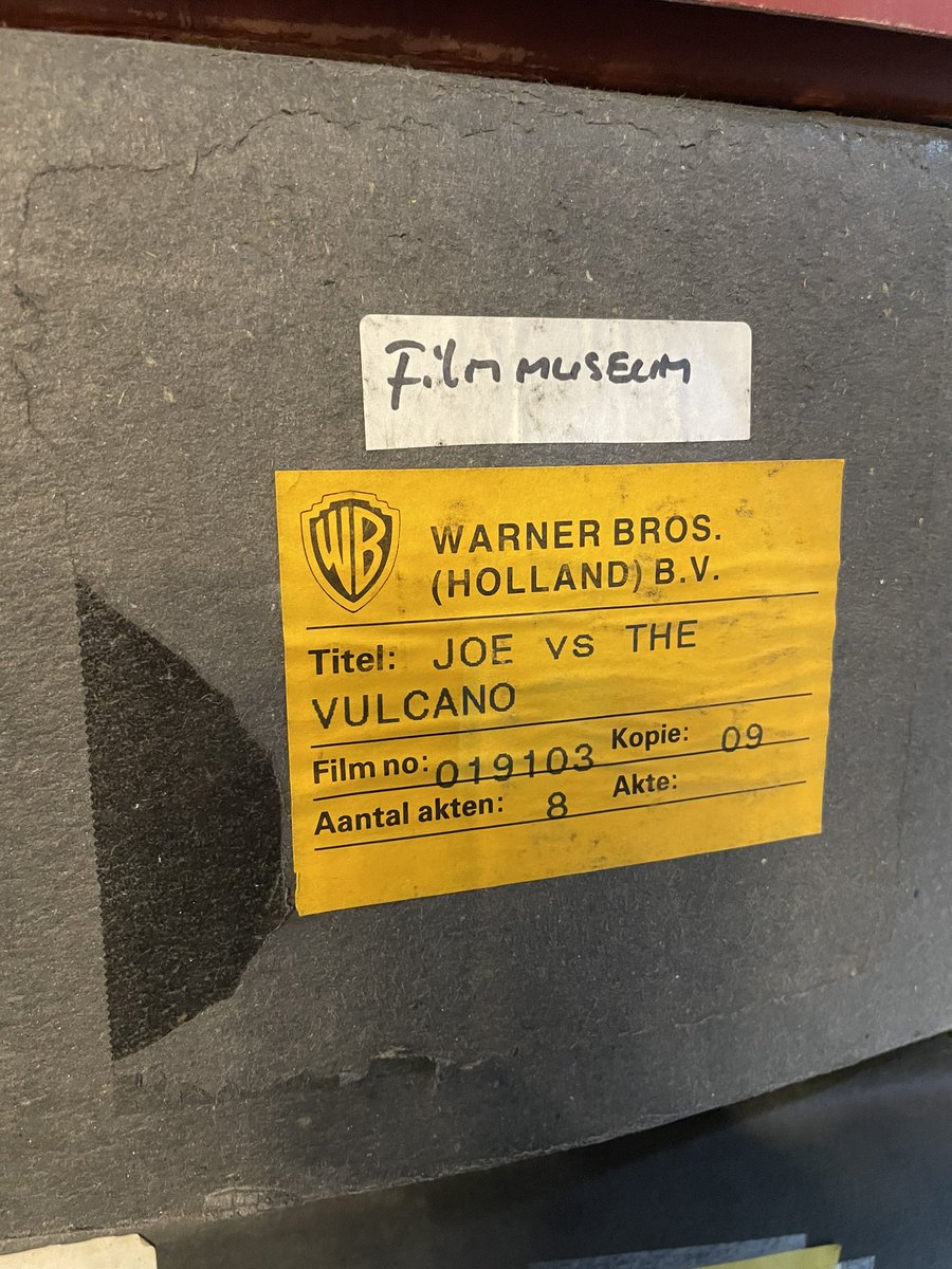 DesignPmh's tweet photo. @warnerbros のフィルム入れ？みたいなのあるし、とんでもないところに迷い込んでしまった。。時間忘れる。。 https://t.co/kRKkaUUqEh