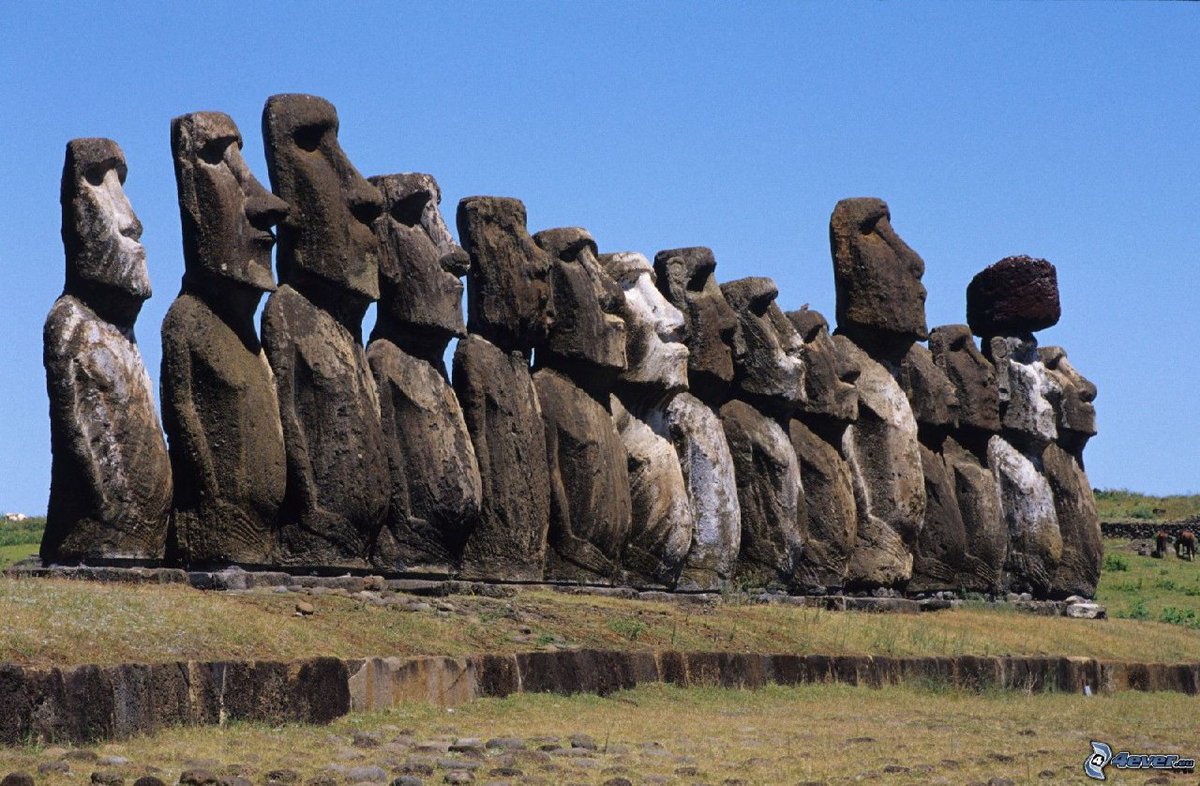 Uzbmantiq's tweet photo. Pasxa oroli #Moai haykallari 🗿va Misr #pyramida lari mahalliy aholiga sayohlik🧳 oqimi orqali tirikchilik💰💸 qilishlari uchun Qadimgi zaxmatkash ajdodlaridan qazilma boyliklaridan qimmatliroq tuganmas merosi. https://t.co/dqO37bwLoL